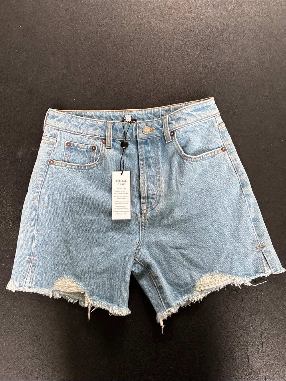Gianni Bini Michelle Denim light wash Shorts. Size 27